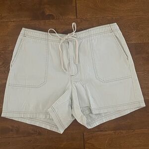 Dockers 100% Cotton Women’s Shorts Sz 12 Beige